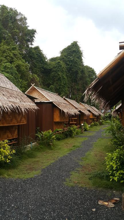 Phuhaya Bamboo Bungalows Koh Lanta Exterior photo