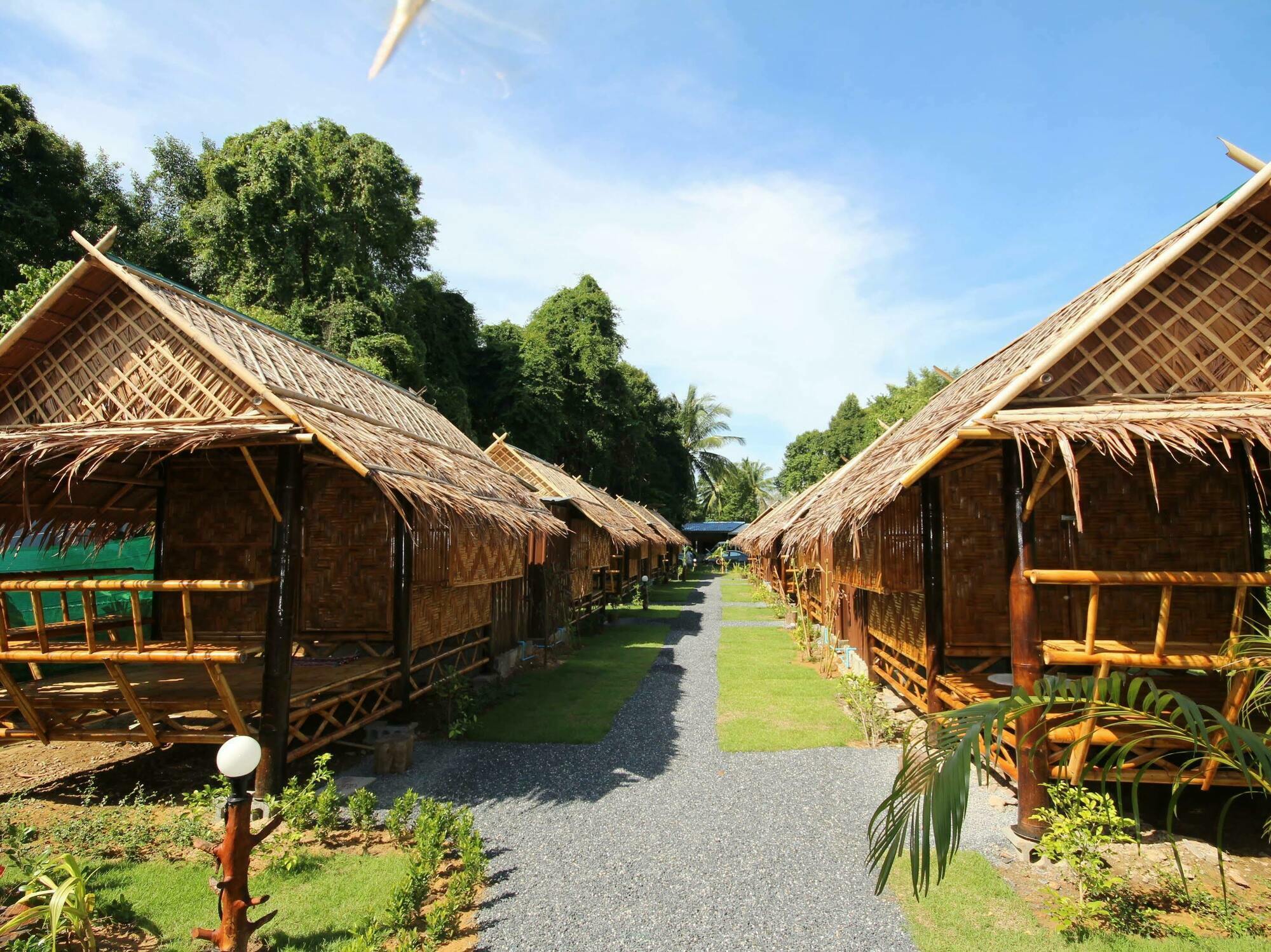 Phuhaya Bamboo Bungalows Koh Lanta Exterior photo
